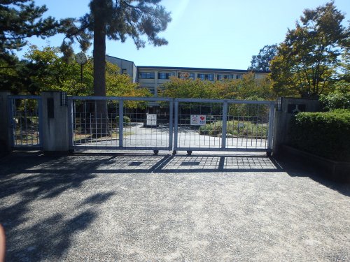 中学校　西宮市立甲陵中学校（中学校）まで1857m