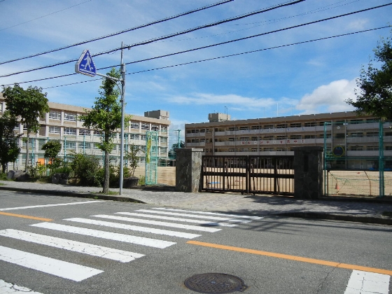 中学校　神戸市立有馬中学校（中学校）まで700m