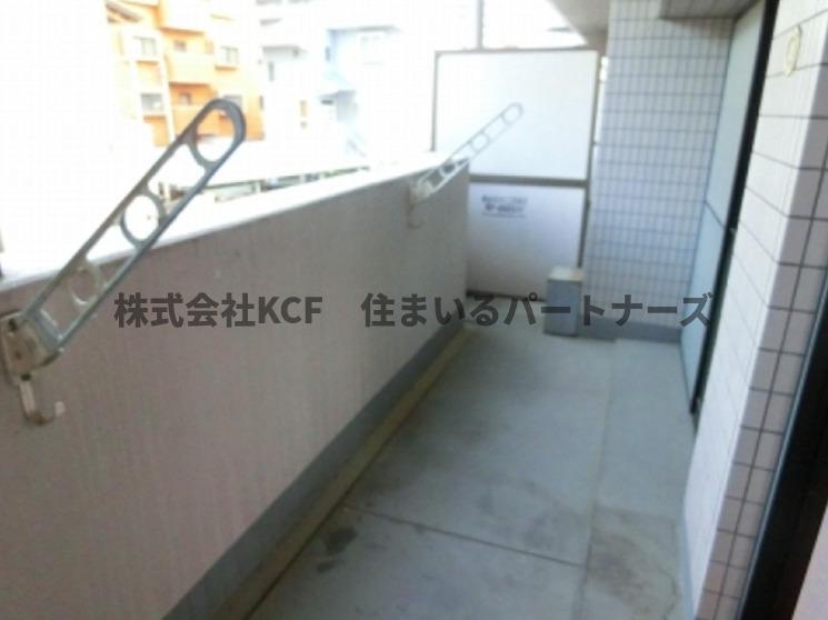 バルコニー　外からの目が気にならないバルコニーで洗濯物が干せます