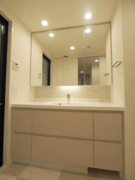 洗面設備　同タイプ参考写真　実際の住戸とは異なる場合がございます。