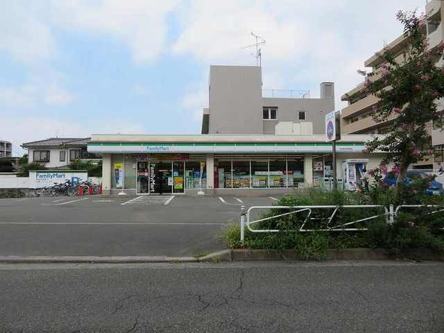 コンビニ　ファミリーマート（コンビニ）まで350m