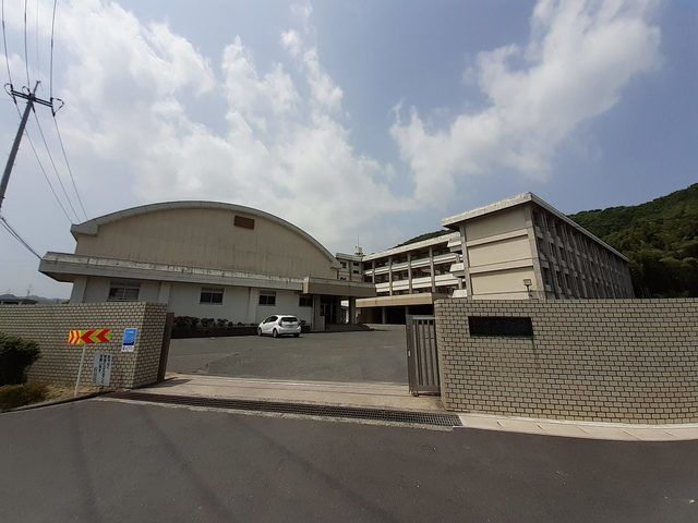 中学校　玉野市立荘内中学校（中学校）まで3500m