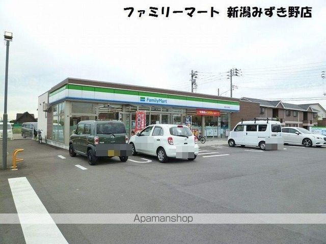 コンビニ　ファミリーマート（コンビニ）まで181m
