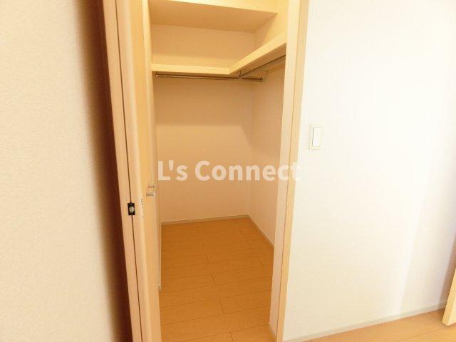 収納　ウォークインクローゼットでお荷物もすっきり収納。