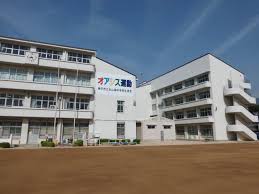 中学校　神戸市立本山南中学校（中学校）まで320m