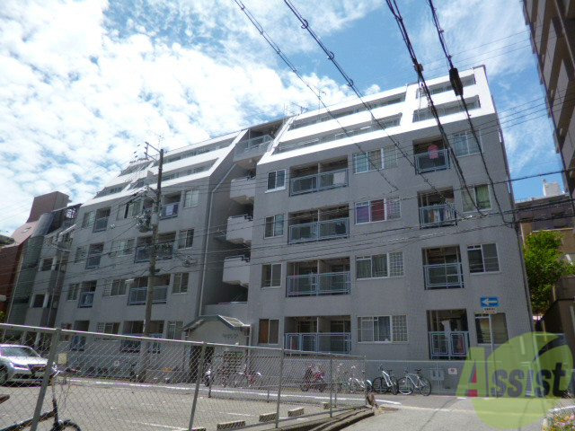 建物外観　ずっしりと重厚感あるマンションです