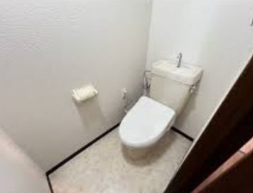 トイレ　参考写真：別部屋タイプ
