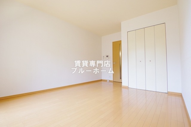 その他部屋・スペース　別角度から見た洋室です！