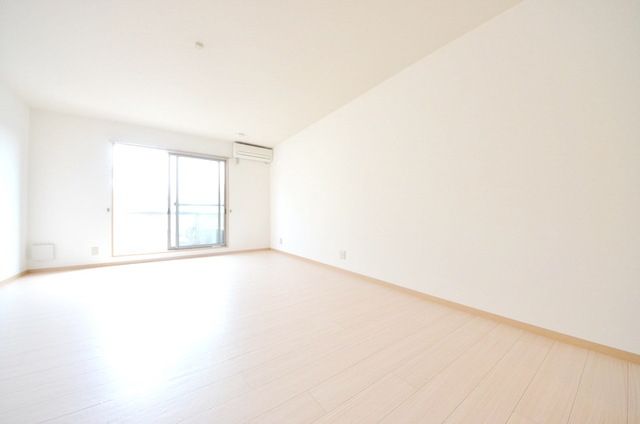 居室・リビング　明るいお部屋です♪