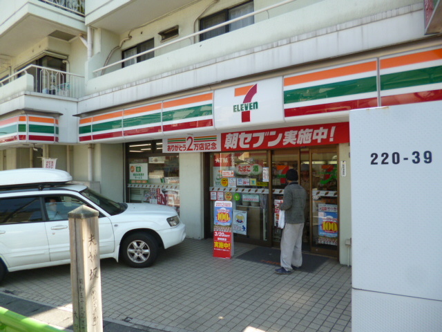 コンビニ　セブンイレブン長原店（コンビニ）まで555m