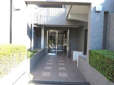 エントランス　★重厚なエントランス★