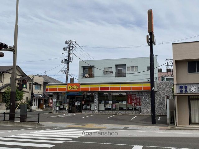 コンビニ　デイリーヤマザキ（コンビニ）まで712m
