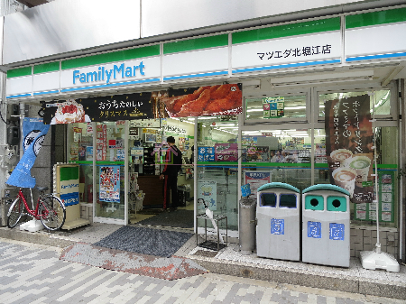 コンビニ　ファミリーマート マツエダ北堀江店（コンビニ）まで108m