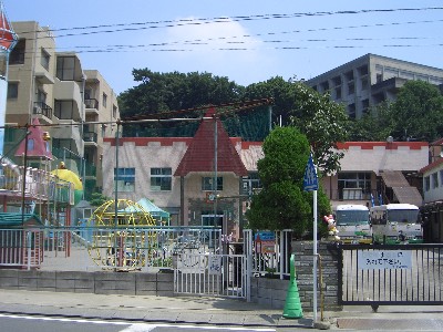 幼稚園・保育園　チロル幼稚園（幼稚園・保育園）まで221m