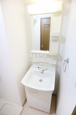 洗面設備　清潔感ある独立洗面台で毎日気持ちよく♪