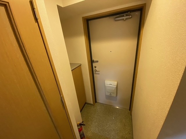 東京メトロ有楽町線 新富町駅 徒歩2分 11階建 築27年の玄関写真