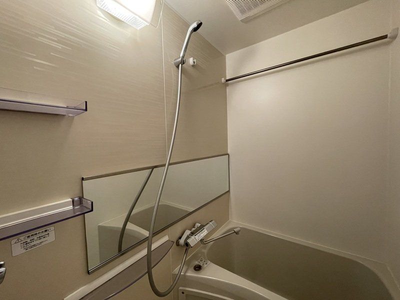 バス・シャワールーム　※同タイプの別のお部屋です。