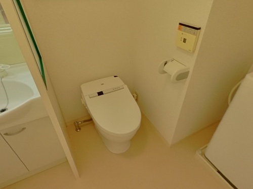 熊本市電健軍線 水道町駅 徒歩6分 13階建 築19年のトイレ写真