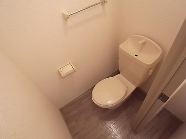 ニードルスのトイレ写真