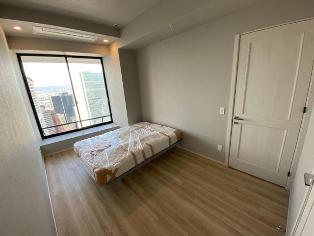 その他　洋室　約８．５帖　※家具家電等撤去予定