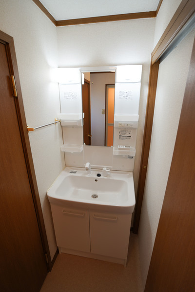 洗面設備　同じ建物の別なお部屋