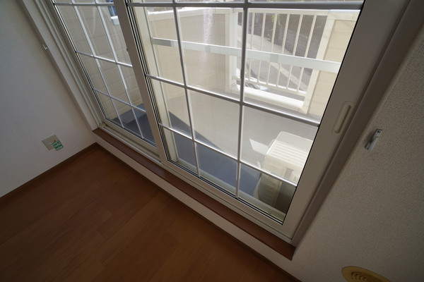 バルコニー　同じ建物の別なお部屋