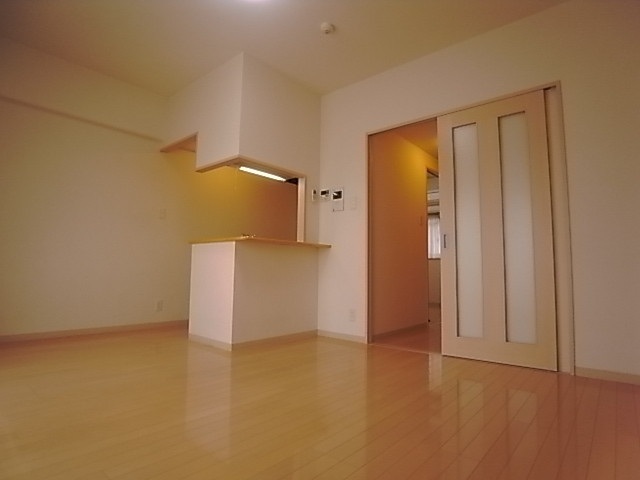 ローゼンコート禄屋の居間写真