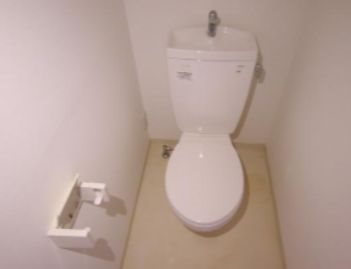 トイレ　※同マンション別部屋の参考写真です。