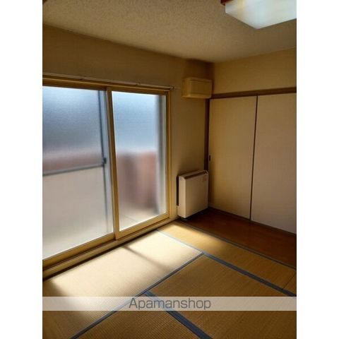 地下鉄東豊線 福住駅 徒歩15分 4階建 築28年の居間写真