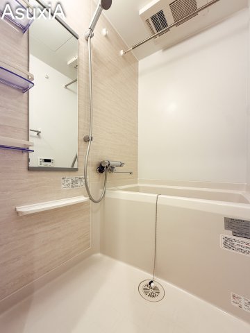 バス・シャワールーム　別タイプのお部屋の写真です
