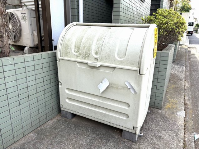 その他　朝のゴミ出しに便利なごみストッカーもあります♪