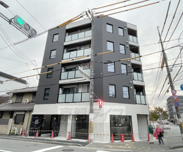 建物外観　・建築中