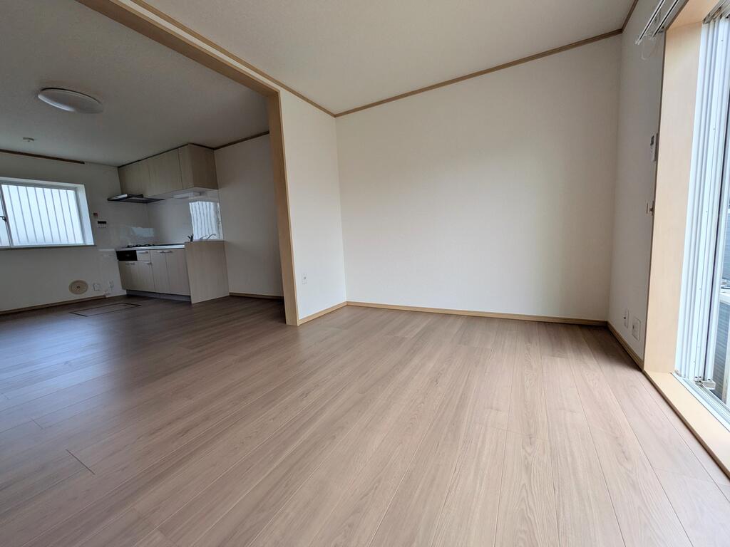 ＪＲ常磐線 荒川沖駅 バス乗車時間：20分 最寄りバス停で下車 徒歩4分 2階建 築37年の居間写真