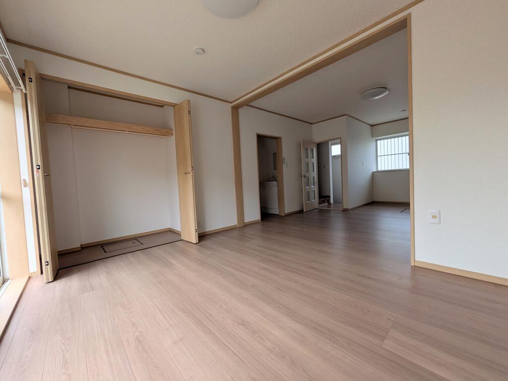 ＪＲ常磐線 荒川沖駅 バス乗車時間：20分 最寄りバス停で下車 徒歩4分 2階建 築37年の居間写真
