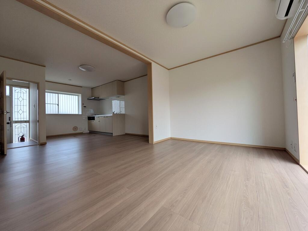 ＪＲ常磐線 荒川沖駅 バス乗車時間：20分 最寄りバス停で下車 徒歩4分 2階建 築37年の居間写真
