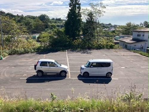 【レオパレスセコ参番館の駐車場】