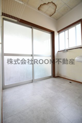 洗面設備　脱衣スペースもあります