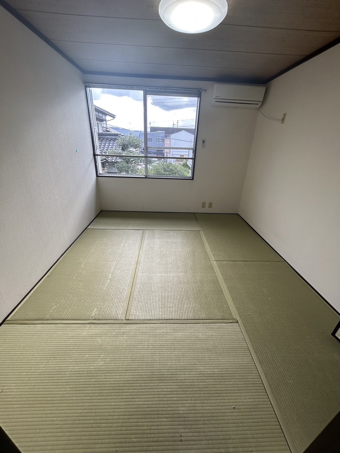 居室・リビング　敷金・礼金不要！インターネット無料！バス・トイレ別!