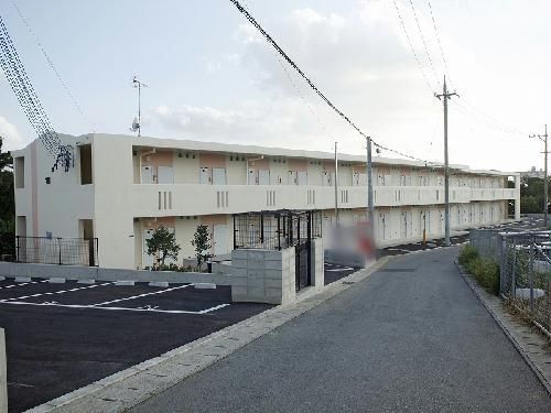 沖縄市知花のマンションの建物外観
