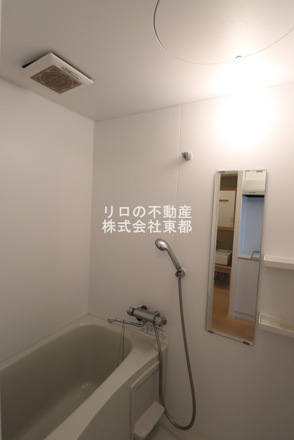 バス・シャワールーム　バスルームは浴槽付なので、ゆったり湯船につかれますね♪