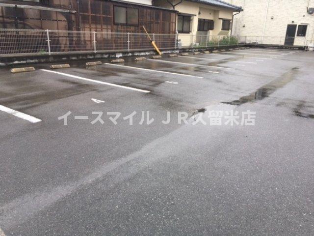 【久留米市荒木町荒木のアパートの駐車場】