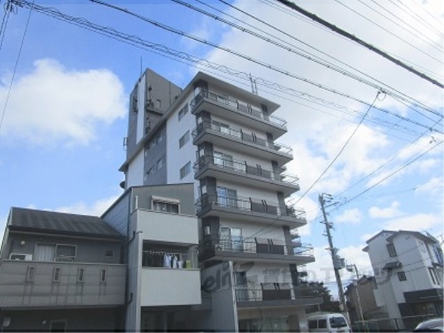 京都市西京区松室河原町のマンションの建物外観