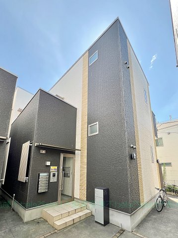 【プルミエール中村の建物外観】