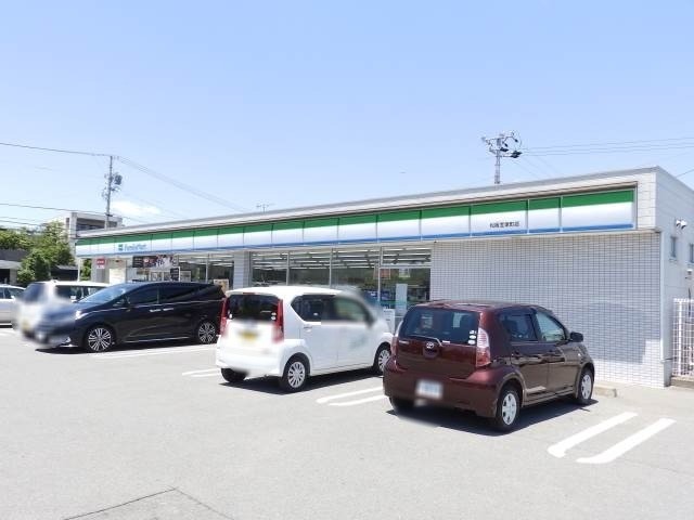 【松阪市駅部田町のアパートのコンビニ】