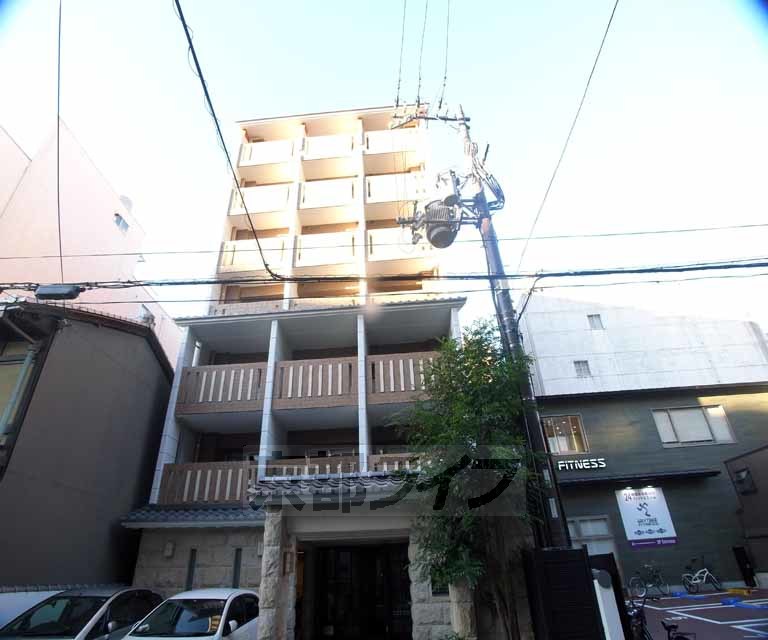 【プレサンス京都四条烏丸クロスの建物外観】