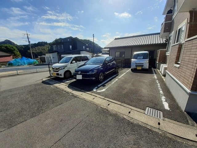 【西松浦郡有田町丸尾のアパートの駐車場】