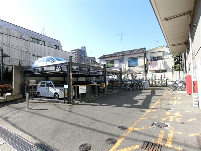 【荒川区荒川のマンションの駐車場】