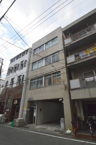 広島市中区西平塚町のマンションの建物外観