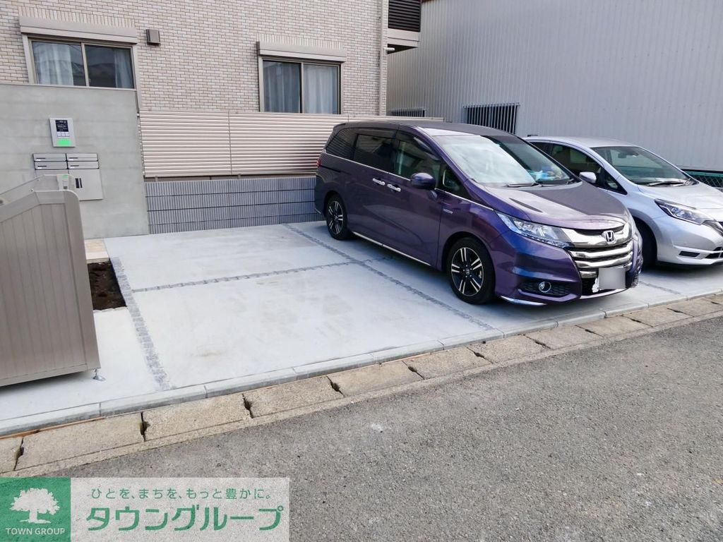 【海老名市中野のアパートの駐車場】