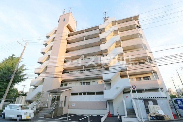 【吹田市川園町のマンションの建物外観】